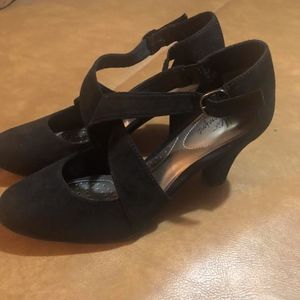 Black shoes, short heal